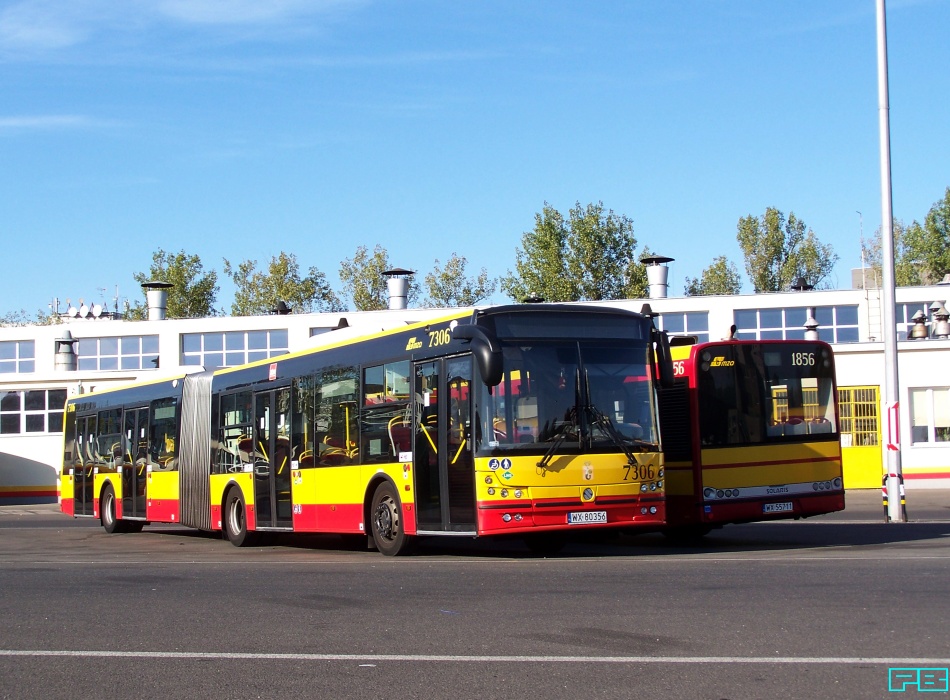 7306, 1856
Solaris w cieniu gazowego Solbusa.
Tak ma być?
Słowa kluczowe: SM18LNG 7306 SU12 1856 ZajezdniaOstrobramska 2015