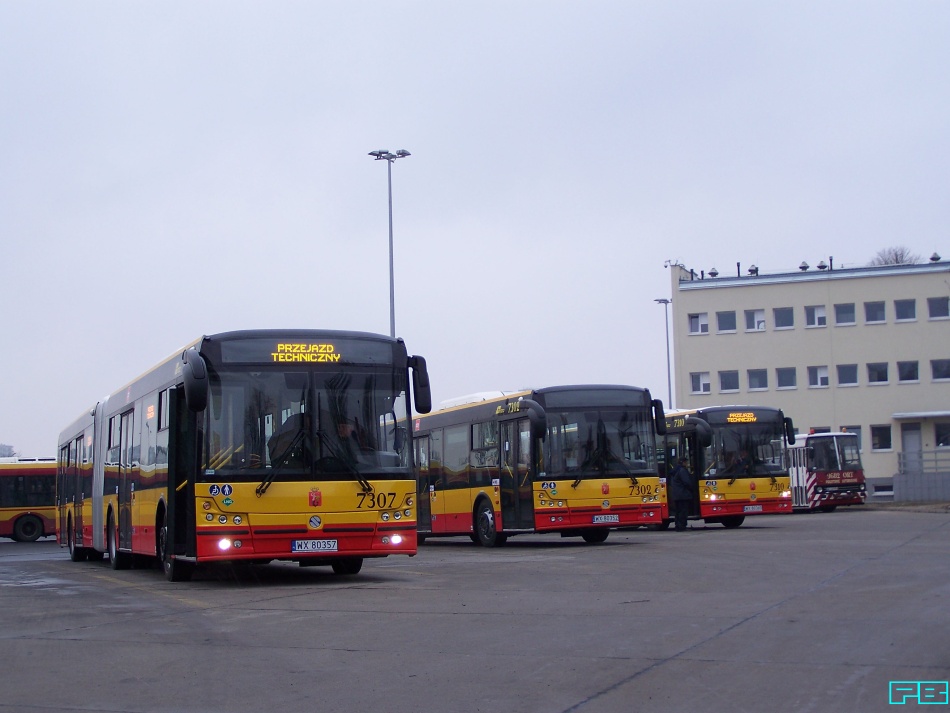 7307, 7302
Pierwszy start.
Słowa kluczowe: SM18LNG 7307 7302 ZajezdniaOstrobramska 2015