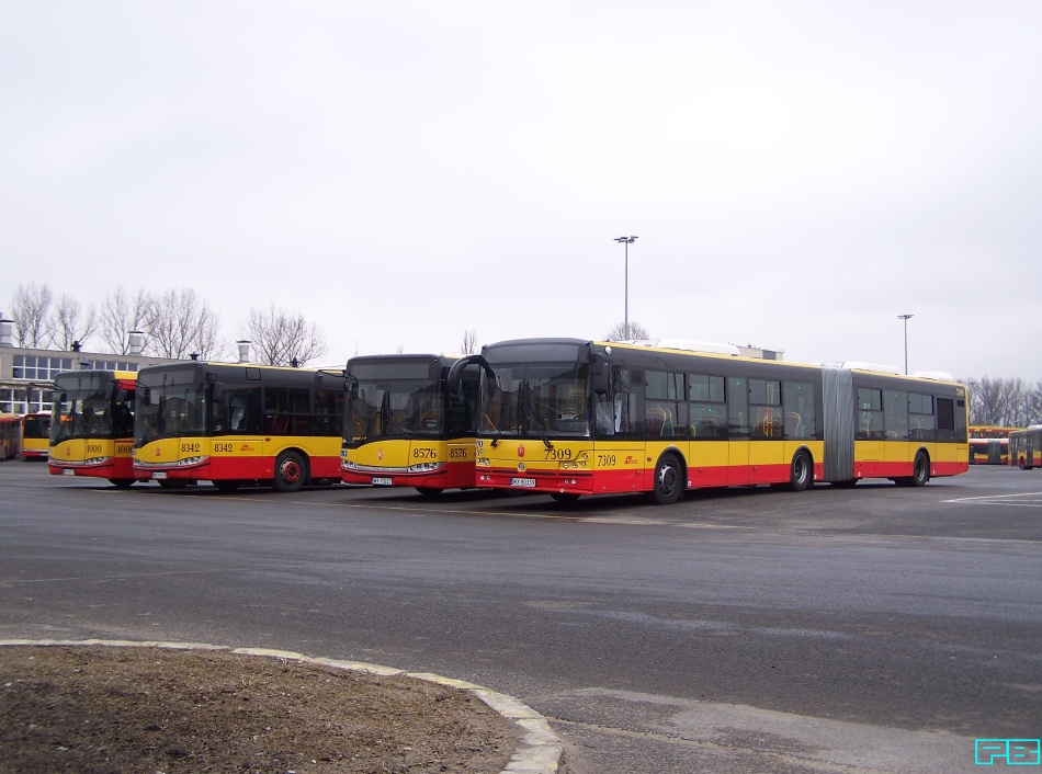 7309
Solbus wśród autobusów skierowanych na naprawy. Dolny spojler do naprawy.
Słowa kluczowe: SM18LNG 7309 ZajezdniaOstrobramska 2015