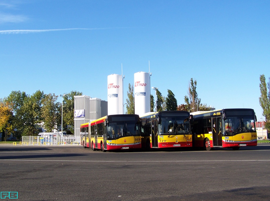 7312, 8436
Solbus (choć w ogromnej mniejszości) zdominował Ostrobramską stacją paliw gazowych.

Słowa kluczowe: SM18LNG 7312 SU18 8436 ZajezdniaOstrobramska 2015