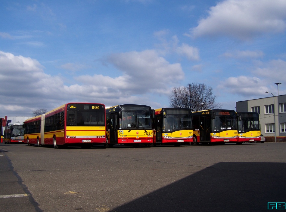 7322
Aleja Solbusów.
Zmieniłbym mu ścianę przednią i tylną (trącają już myszką), poprawiłbym technologię malowania blach, parę jeszcze innych spraw i zapewne autobus dobrze by się sprzedawał.
Nie ma już jednak Solbusa. Tak jak znaczka firmowego na froncie 7322.
Słowa kluczowe: SM18LNG 7322 ZajezdniaOstrobramska 2018