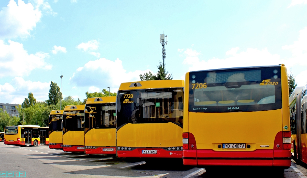 7720, 7711, 7725, 7726, 7206
Słowa kluczowe: SU18IVCNG 7720 7711 7725 7726 LionsCityGCNG 7206 ZajezdniaKleszczowa 2021