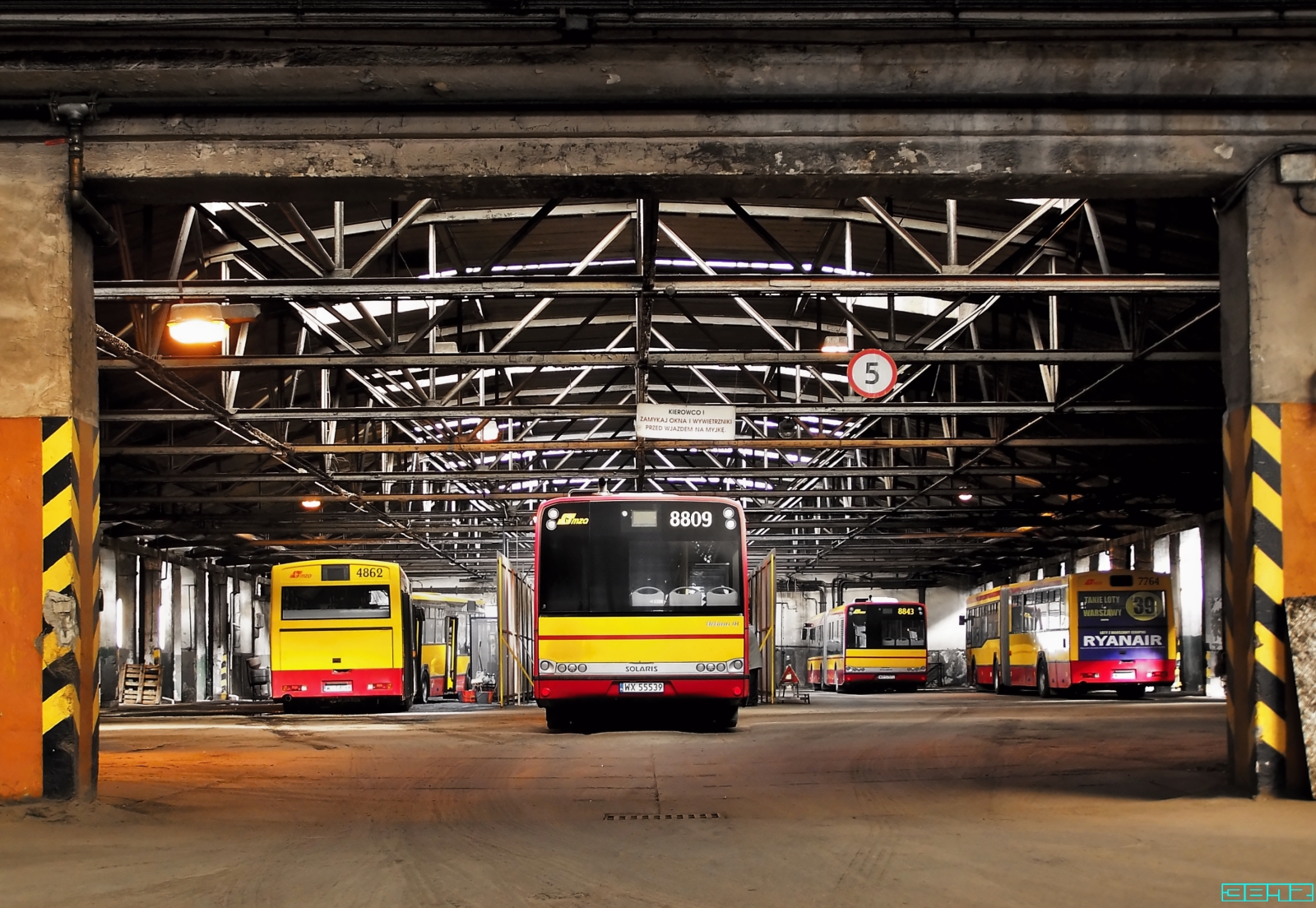 7764, 4862, 8809, 8843
Słowa kluczowe: M181M 7764 M121M 4862 SU18 8809 8843 ZajezdniaRedutowa 2013