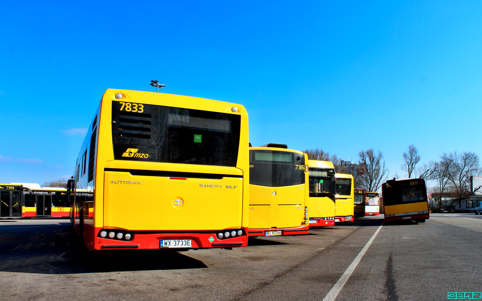 7833, 7316, 8851
Słowa kluczowe: AutosanSancity18LFLNG 7833 SM18LNG 7316 SU18 8851 ZajezdniaOstrobramska 2023