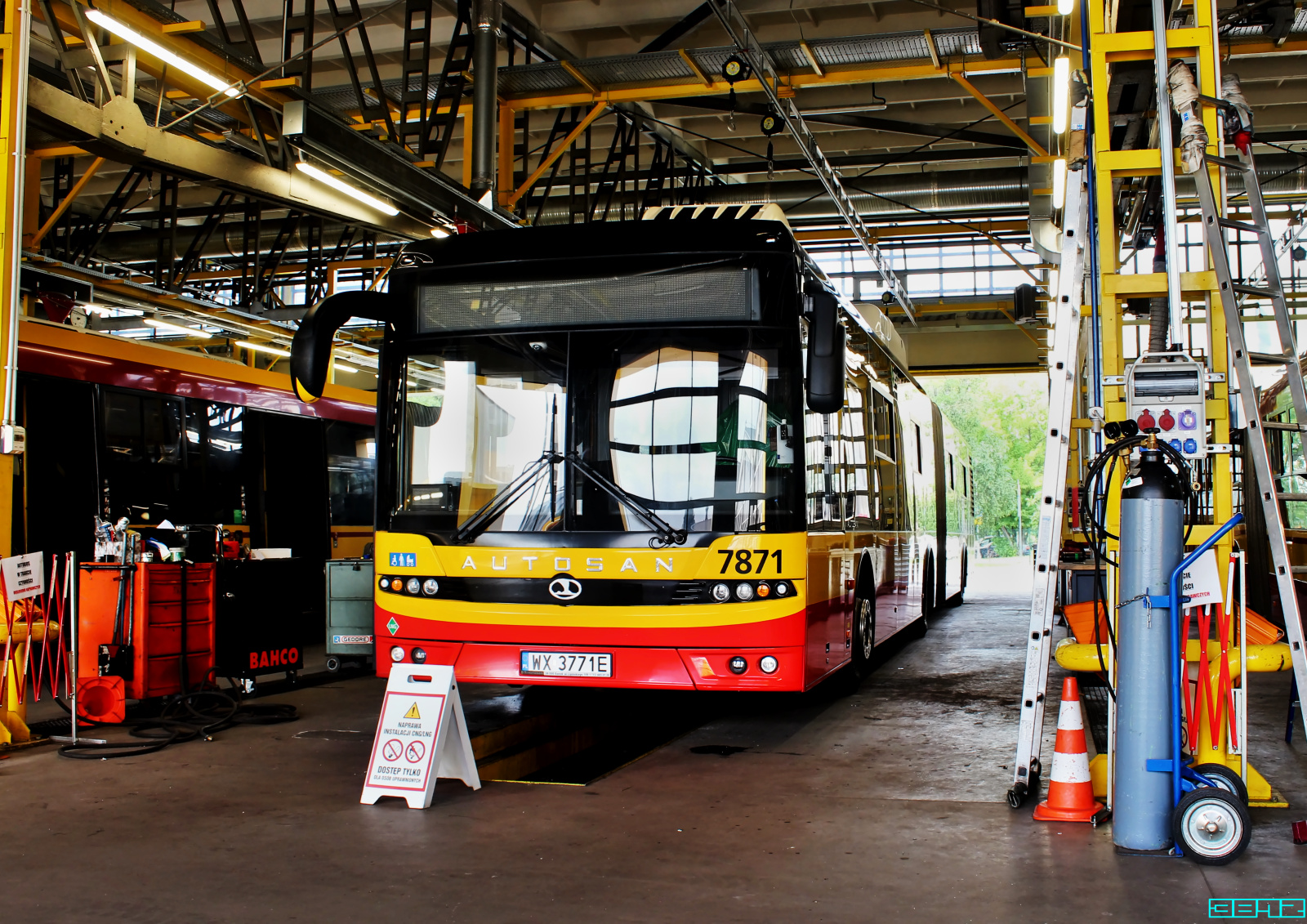 7871
Słowa kluczowe: AutosanSancity18LFLNG 7871 ZajezdniaOstrobramska 2025