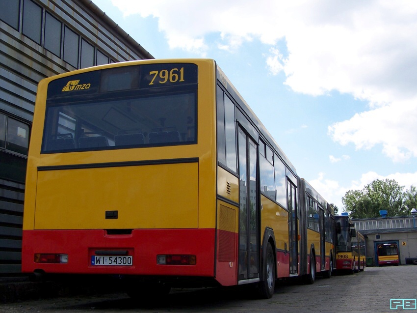 7961
Nieprawdopodobne. Przejechał przed chwilą obok mnie BEZSZELESTNIE po trylince ten właśnie odbudowany odkurzacz. Nic nie skrzypiało, nie pukało... Czad!
Słowa kluczowe: MZA R6 JelczM181M 7961 2012