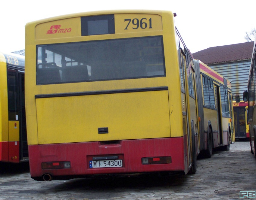 7961
Oto przyjechał dawca dla 7873
Słowa kluczowe: MZA R6 JelczM181M 7961 2011