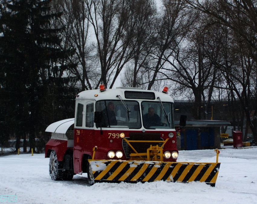 2012-02-15
Osiołek w akcji
Słowa kluczowe: MZA ORT Ik620 799 2012