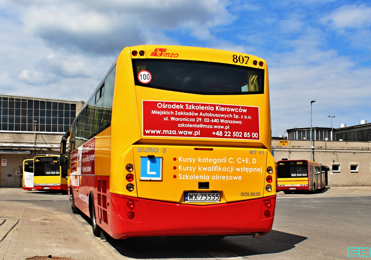 807
To też był ciekawy projekt, chociaż na bazie SORa. 
Przy projektowaniu autobusu jednak co ciekawe, ewidentnie zapatrzono się na design zamierzchłego kultowego Ikarusa 55, nie wyciągając jednak komory silnika w tył, a wbijając ją pod podłogę pojazdu. 
Tym nie mniej, efekt jest zaskakująco interesujący.
Słowa kluczowe: ST11 807 L ZajezdniaWoronicza 2018