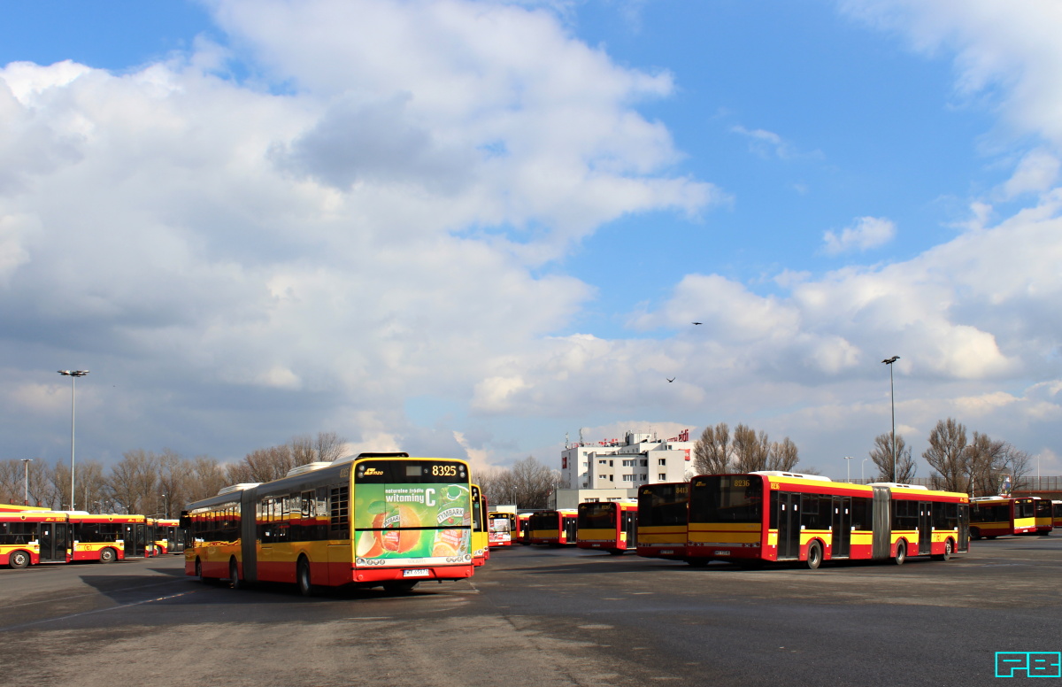 8325, 8236
8325 od wieków po stłuczce ma zbyt duże (19cm) taborówki na zadzie. One są jeszcze rodem z Ikarusów...
Słowa kluczowe: SU18 8325 8236 ZajezdniaOstrobramska 2018