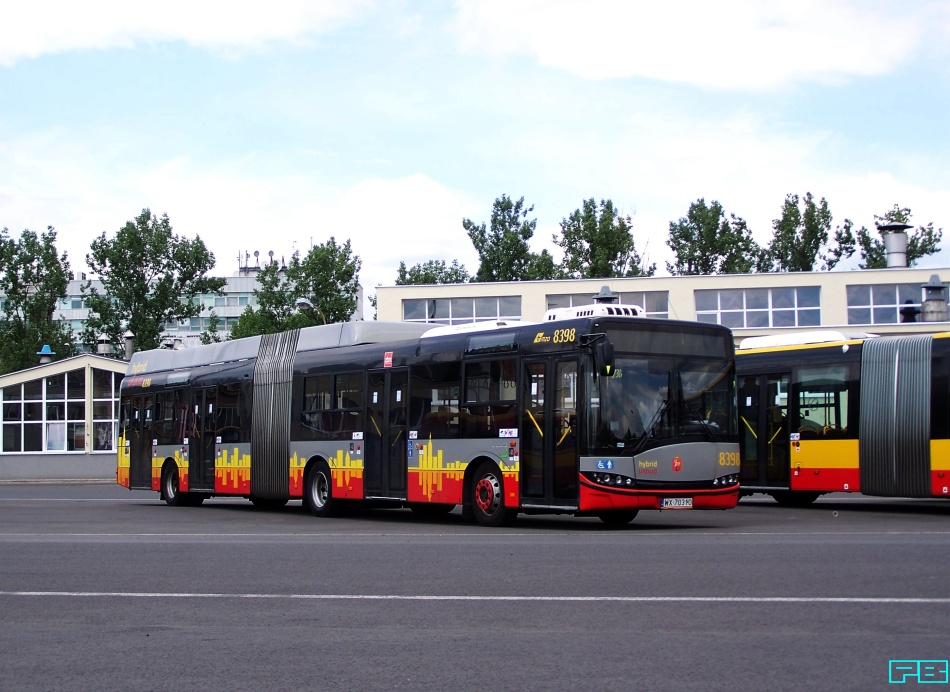 8398
Innowacja wcześniejszej daty po przeglądzie.
Odpukać, bo zadbana hybryda wygląda jak nowa.
Słowa kluczowe: SU18H 8398 ZajezdniaOstrobramska 2015