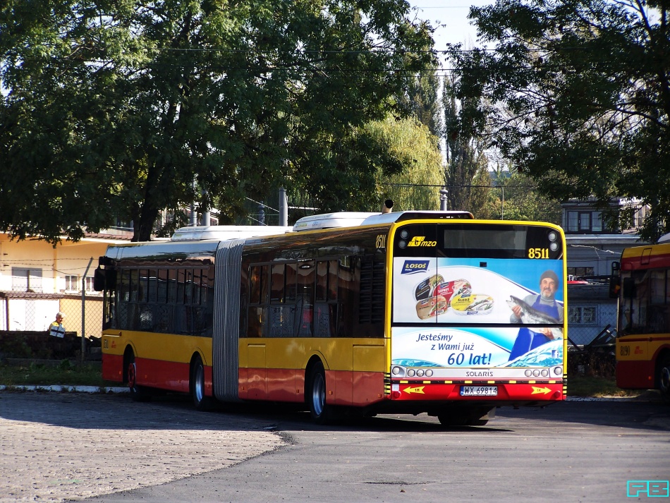 8511
Właściciel twórczo dba o auto. Samochód nawet białe cienie pod taborówkami dostał.
A czystości felg pozazdrościć. W żadnym innym tego nie widziałem. A szkoda...
Słowa kluczowe: SU18 8511 ZajezdniaWoronicza 2014