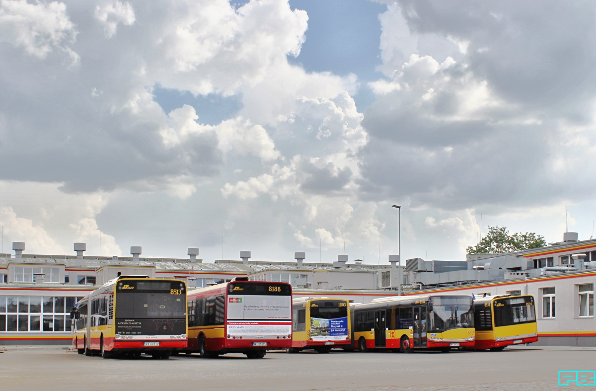 8513, 8188, 8522, 8534, 1203
1203 już po naprawie powypadkowej, 8534 walczy z wyświetlaczami.
8513 z zadużymi taborówkami po wymianie tylnej szyby.
Słowa kluczowe: SU18 8513 8188 8522 8534 1203 ZajezdniaWoronicza 2018