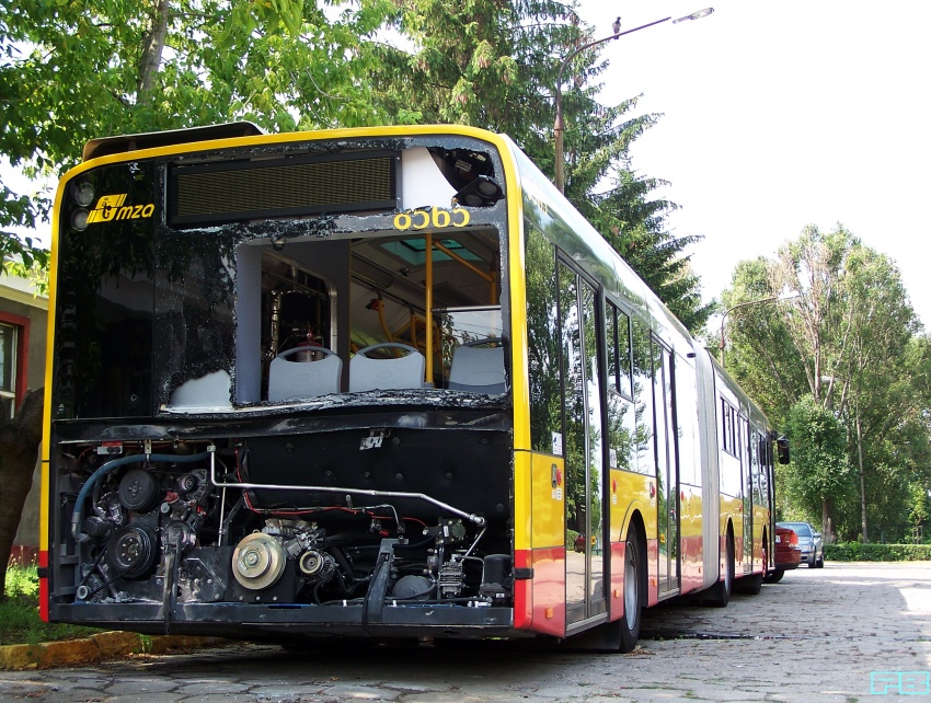 8565
Wkrótce rozpocznie się naprawa zniszczonego przez gapiowski tramwaj autobusu.
Słowa kluczowe: MZA R6 SU18 8565 2012