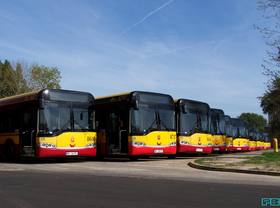 8616, 8737, 8016, 8627
Leciwe Solarisy wciąż gotowe do wyjazdu na trasy. Są nie do zarżnięcia. 
Mają w odróżnieniu od MAN-ów pancerne kratownice i wymienialne podzespoły. Podstawowa ich wada to 15 metrów.
Takie niezniszczalne autobusy powinny być zawsze w naszej komunikacji. Choć niekoniecznie w takiej konfiguracji.
Zatem póki co na kasacje nie zanosi się. 
Słowa kluczowe: SU15 8616 8737 8016 8627 ZajezdniaKleszczowa 2015