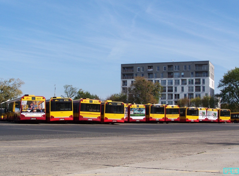 8619, 8762, 8918, 8919
To teraz stare dziarskie jednak dziadki. 
Jedynie brak klimatyzacji i systemów informatycznych ciągnie je w dół.
Słowa kluczowe: SU15  8619 8762 8918 8919 ZajezdniaKleszczowa 2015