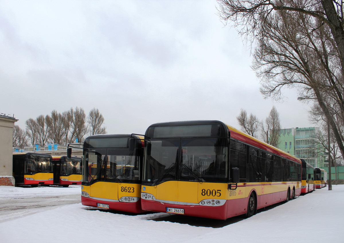 8623, 8005
Zgrupowane na Włościańskiej oznaczone jeszcze SU15, czekają powrotu na Kleszczową w celu rozbrojenia. Później powrócą do sklepu na ORT. Póki co pozbawiono je kasowników i biletomatów.
Słowa kluczowe: SU15 8623 8005 ORT 2018