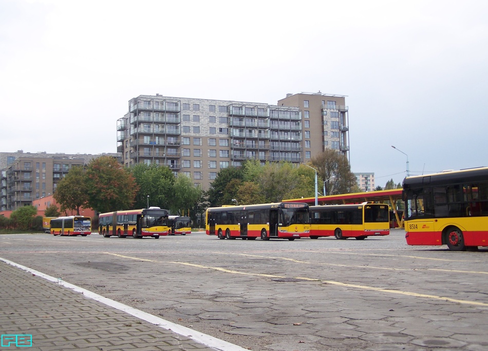 8733
Przetrzebione plemię w godzinach szczytu, czyli pustki na Woronicza.
A od prawej idzie burza.
Słowa kluczowe: SU15 8733 ZajezdniaWoronicza 2014