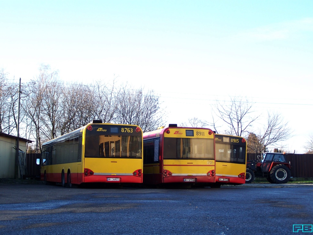 8763, 8911, 8915
Upchnięte w rogu zajezdni z braku miejsca. Sprawne, zatem nie raz jeszcze pojadą.
Słowa kluczowe: SU15 8763, 8911, 8915 ZajezdniaKleszczowa 2015