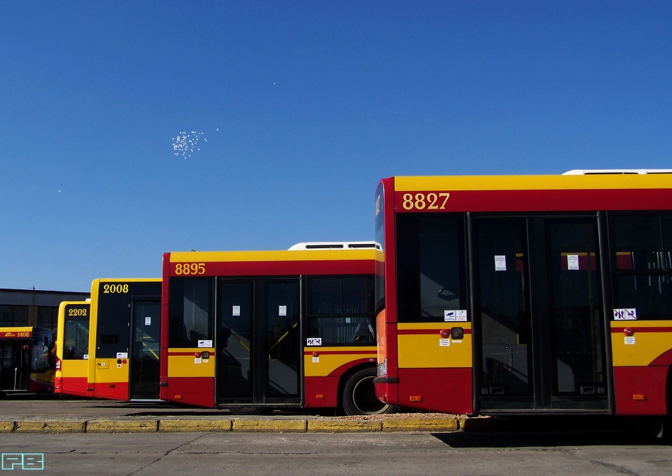 8827, 8895, 2008, 2202
A one bujają się nad kleszczowym sprzętem.
Słowa kluczowe: SU18 8827 8895 SM18 2008 ConectoG 2202 ZajezdniaKleszczowa 2014