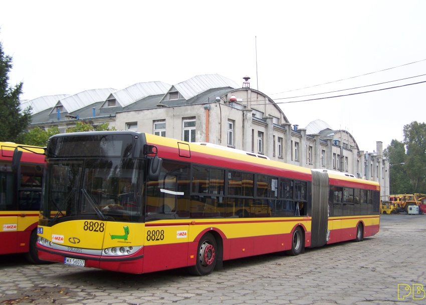 8828
Pechowiec. Obtarł się paskudnie. Połowa autobusu do naprawy. 
Tak było miesiąc temu. Po naprawie autobus wyjechał na miasto, po czym wylądował na słupie prawą stroną... Patrz TVN Warszawa...
Słowa kluczowe: Solaris U18 R6