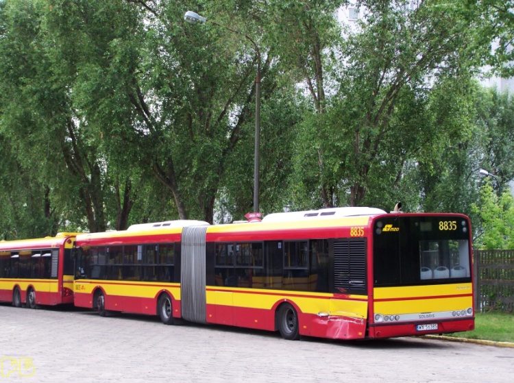 8835
Solaris dobrze zniósł kolizję z tramwajem. Konstrukcja jest cała. Wkrótce, po fachowej naprawie na CWSie, będzie śmigał jak nowy po stołecznych ulicach
Słowa kluczowe: Solaris U18 R6