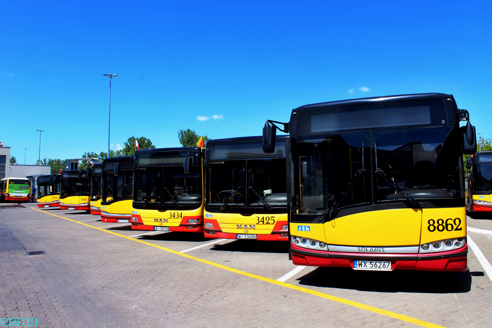 8862, 3425, 3434
Słowa kluczowe: SU18 8862 LionsCityG  3425 3434 ZajezdniaStalowa 2025