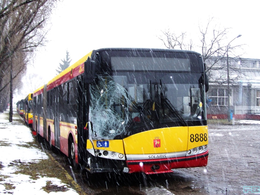 8888
Bałwanki ślizgają się niezależnie od warunków atmosferycznych i zawsze w coś trafiają. Który to już raz?
Słowa kluczowe: MZA R10 SU18 8888 2012