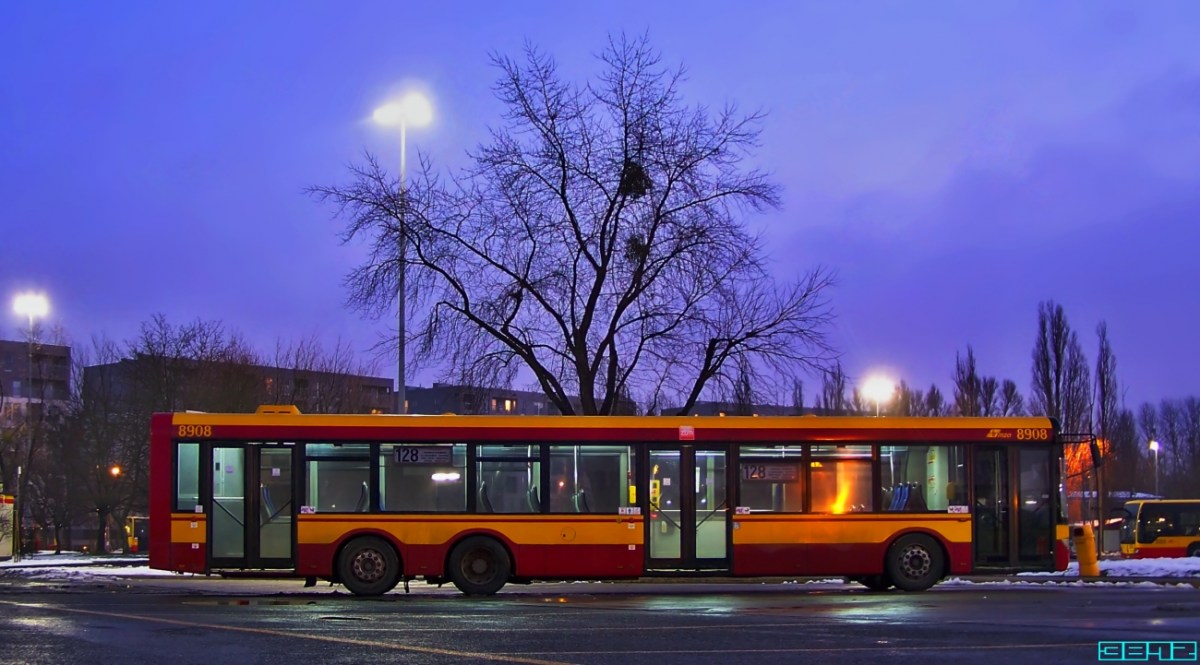 8908
Z puli 165 autobusów zniknęły już 162 wozy. 
Pozostały jedynie 8725, 8760 jako MPP i zabytek 8919 już jako 6962.
Słowa kluczowe: SU15 8908 128 ZajezdniaKleszczowa 2016