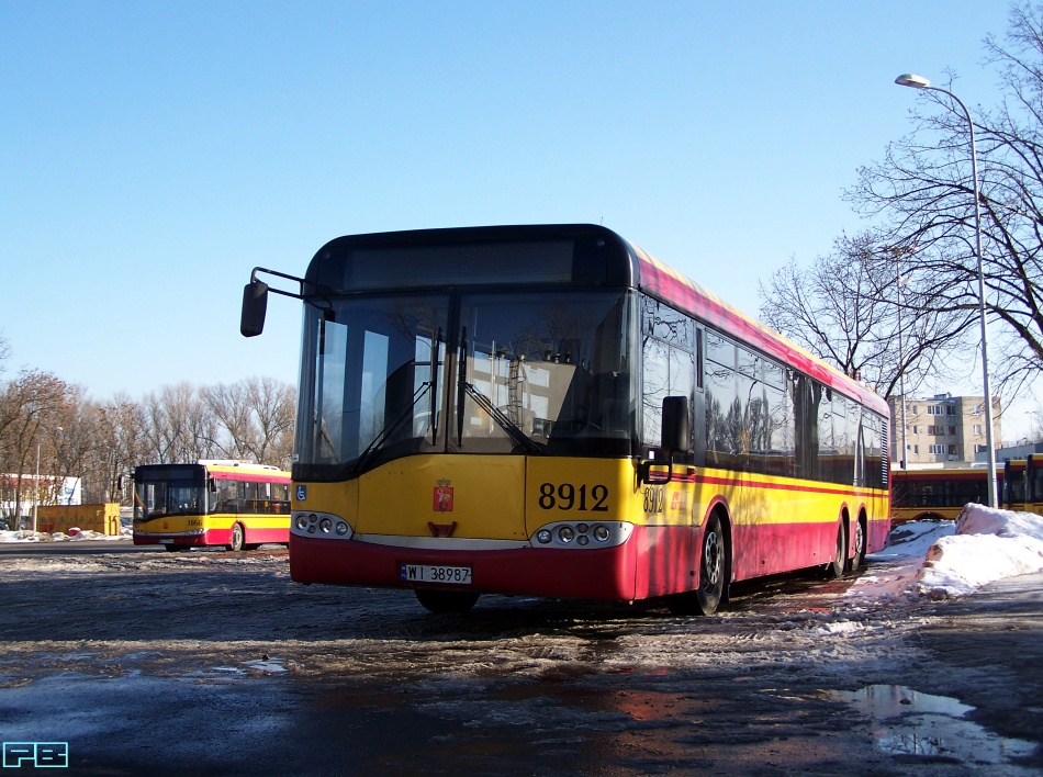 8912
Odpoczywa czekając na naprawy.
Słowa kluczowe: SU15 8912 ZajezdniaOstrobramska 2014