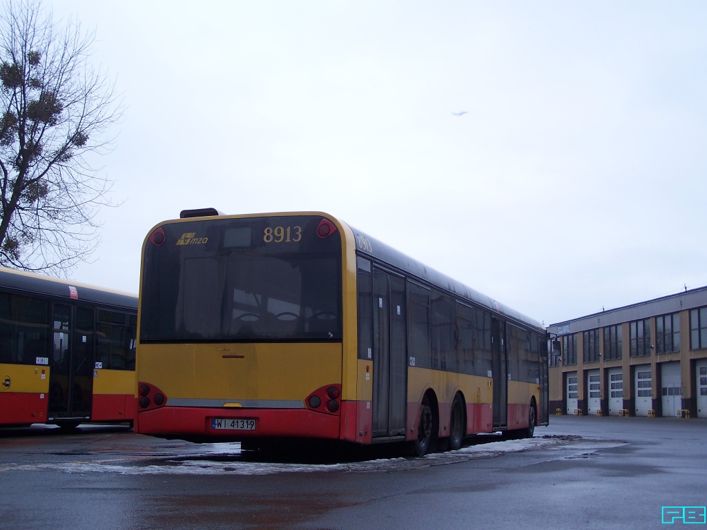 8913
Zamglony zmierzch, co by to nie znaczyło.
Kończy mu się właśnie dowód. I nie wiadomo, co dalej.
Słowa kluczowe: SU15 8913 ZajezdniaKleszczowa 2017