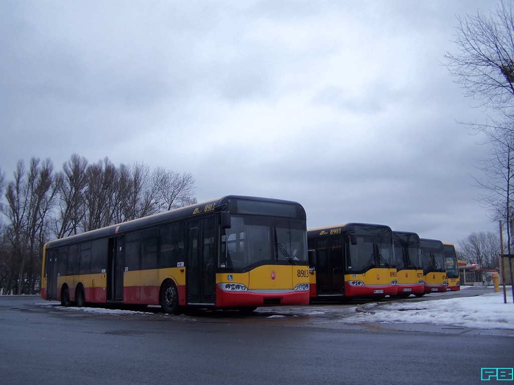 8913, 8903
Kolejka do Hali OT.
Słowa kluczowe: SU15 8913 8903 ZajezdniaKleszczowa 2017
