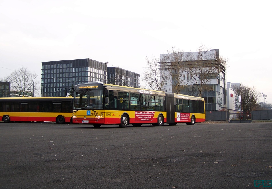 9006
Po przeglądzie codziennym, podąża z Hali OC na szkoleniowy plac manewrowy dla Nauki Jazdy w zajezdni na Woronicza.
Słowa kluczowe: SM18 9006 ZajezdniaWoronicza 2014