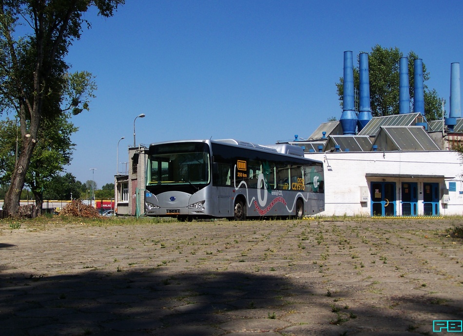 935
Został sam jako rezerwa. 
Po zakończeniu służby w Warszawie, dwa BYD-y pojechały do Krakowa, a jeden do Białegostoku.
Na testy.
Słowa kluczowe: BYD Ebus12 935 ORT 2015