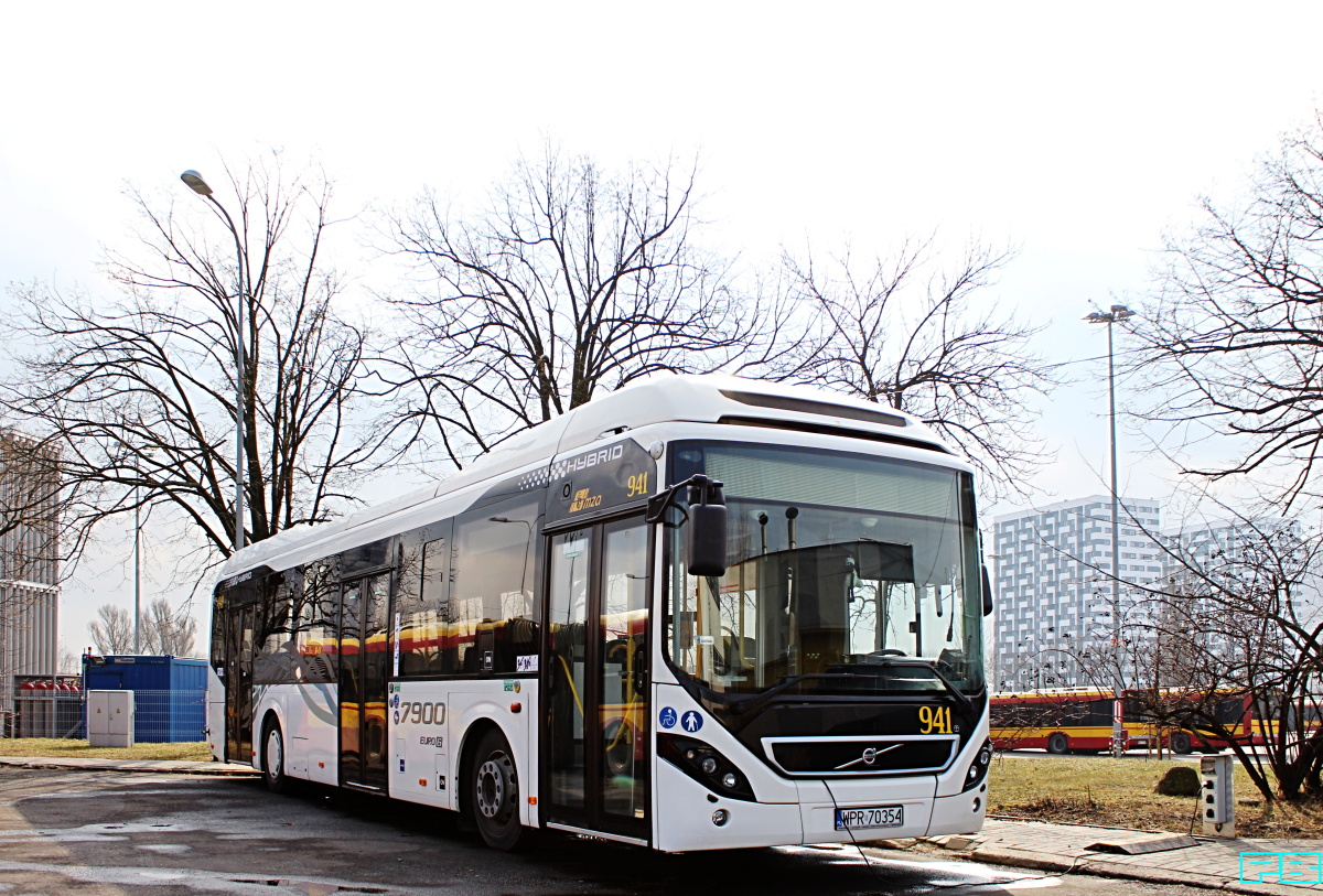 941
Ładowanie.
Słowa kluczowe: Volvo7900H 941 ZajezdniaOstrobramska 2018