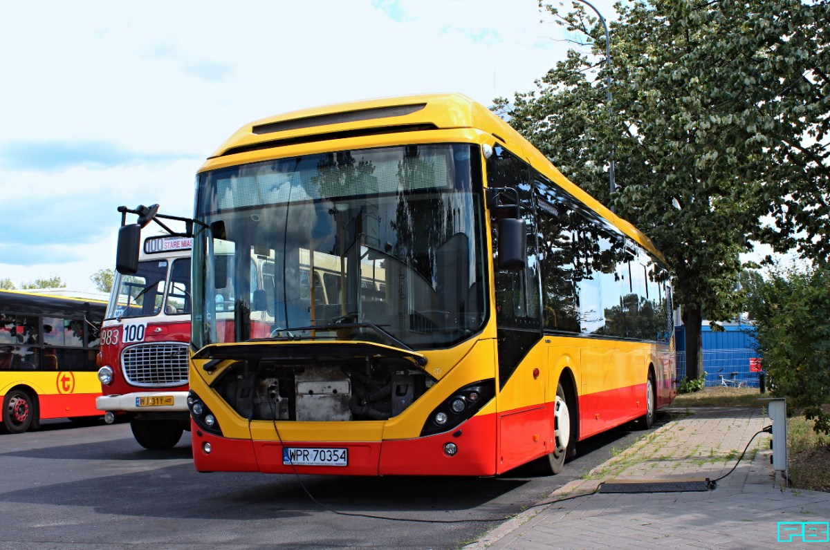 941
Koniec służby w MZA.
Słowa kluczowe: Volvo7900H 941 ZajezdniaOstrobramska 2019