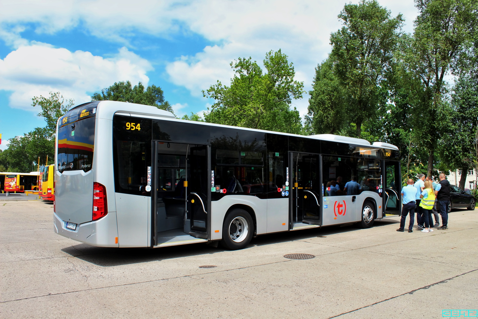 954
Hybrydowy Mercedes przyjechał na miesięczne testy na Kleszczową.
Słowa kluczowe: Citaro12Hybrid 954 ZajezdniaKleszczowa 2024