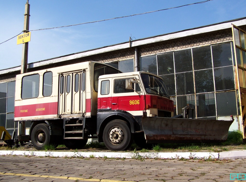 9606
Wciąż żyje. W takiej formie ostał się jedyny.
Słowa kluczowe: Jelcz317 9606 ZajezdniaWoronicza 2014