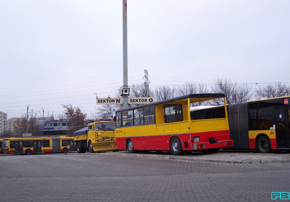 9650
Jakby się czas zatrzymał. Ikarus, Jelcz i niemal pendolino do Gdańska w tle.
Słowa kluczowe: IK280/A 9650 ZajezdniaStalowa 2014