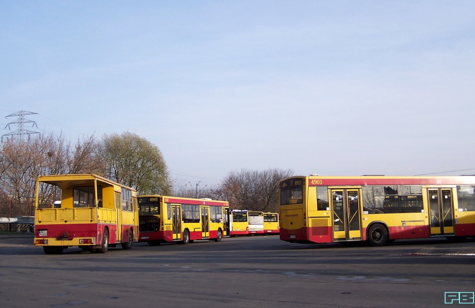 4945, 9650
Ikar wciąż  ma parę.
A nomen omen tym razem parą dla niego 4945, którego dyszlem popycha...
Słowa kluczowe: M121I 4945 IK280/A 6950 ZajezdniaStalowa 2013