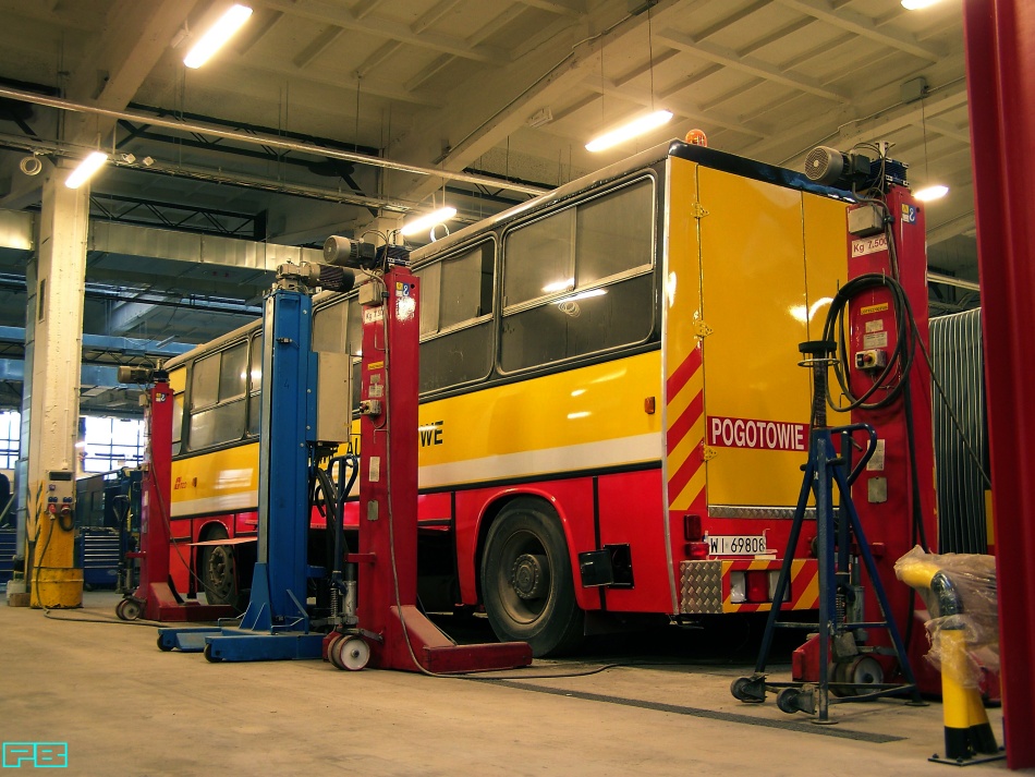 9661
Pogot w nowych barwach.
Słowa kluczowe: IK280/A 9661 ZajezdniaKleszczowa 2014