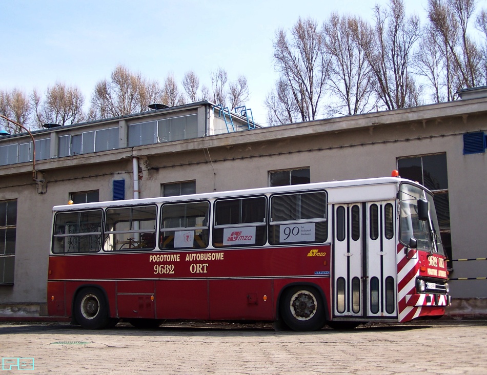 9682
Wieści są dzisiaj smutne. Zmieniło się kierownictwo ORT, a jedną z pierwszych decyzji jest... likwidacja 9682. 
Apel więc do Miłośników: stańcie na głowie, by 9682 był Wasz. Ponoć za przysłowiową złotówkę zarząd MZA odda ten wóz. 
To unikat: produkcja 1979, ex 2003 (pierwszy z serii trzech kabinowców, wóz z podmienionej w 1979 serii 2001-2003;  poprzednicy - 2001, 2002 i 2003 280.11 po pół roku służby poszły do OSZ). Ex WAA503C. Jest kompletny. 
W przyszłym roku (jak dożyje) będzie miał 35 lat...
Słowa kluczowe: Ik280/A 9682 ORT 2013