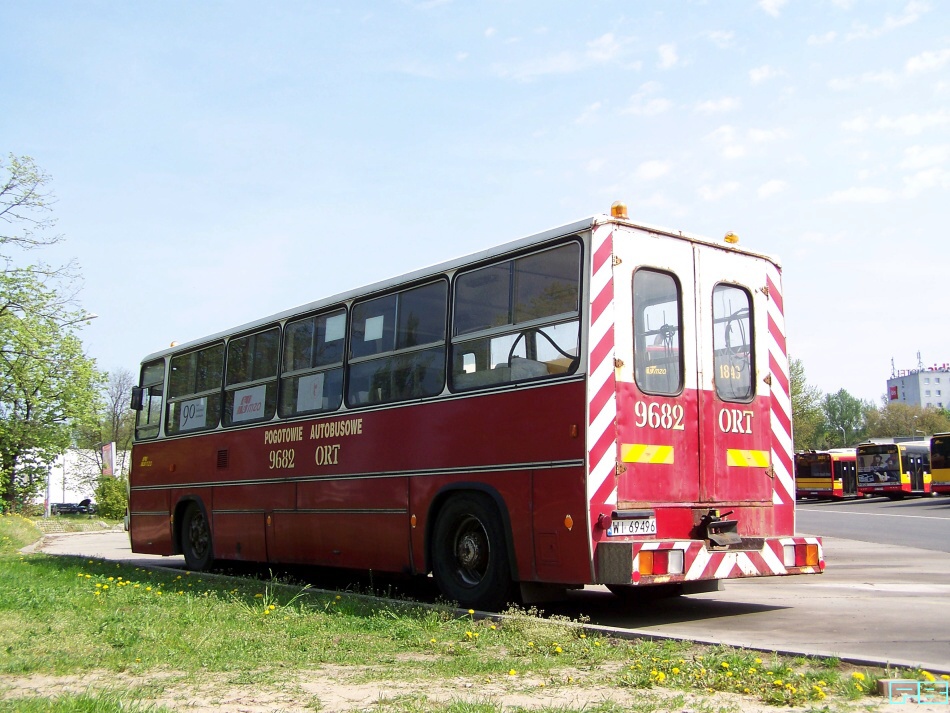 9682
Przed oknami kierownika czeka na swój czas.
Słowa kluczowe: IK280/A 9682 ZajezdniaOstrobramska 2014