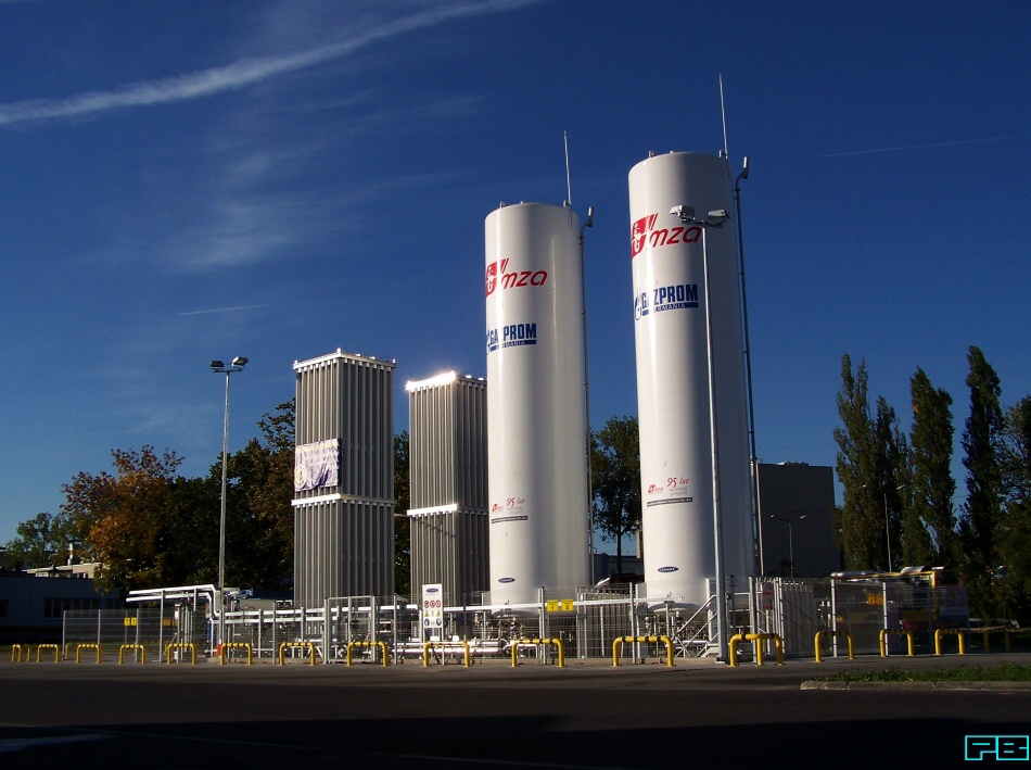 Gazoport Ostrobramska
Jest moc.
Terminal jak widać na błysk. 
Gotowy i ponoć działa.
I choć teoretycznie wybuchowy, ultra nowoczesne sprawdzone zabezpieczenia doświadczonego jednak Gazpromu niwelują wszelkie zagrożenia. 
Jak to mówią.
Słowa kluczowe: Gazoport Ostrobramska 2015