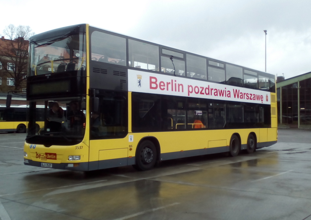 3537
A Warszawa pozdrawia Berlin.

Zdjęcie BVG Berlin.
Podziękowanie dla Adama Stawickiego.
Słowa kluczowe: Lion'sCityDD 3537 ZajezdniaBVGBerlin 2016