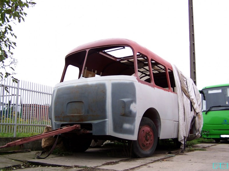 P01
W firmie która naprawia zabytkowego 8919, takie oto zacne cudo.
Słowa kluczowe: P01 KonikNowyFerbus 2016