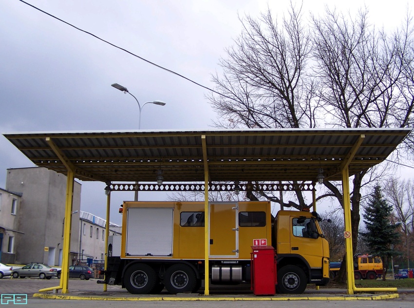 Volvo FM410
ORT wreszcie doczekało się super pojazdu warsztatowego.
W tle Tatra #383.
Słowa kluczowe: MZA ORT VolvoFM410 2012