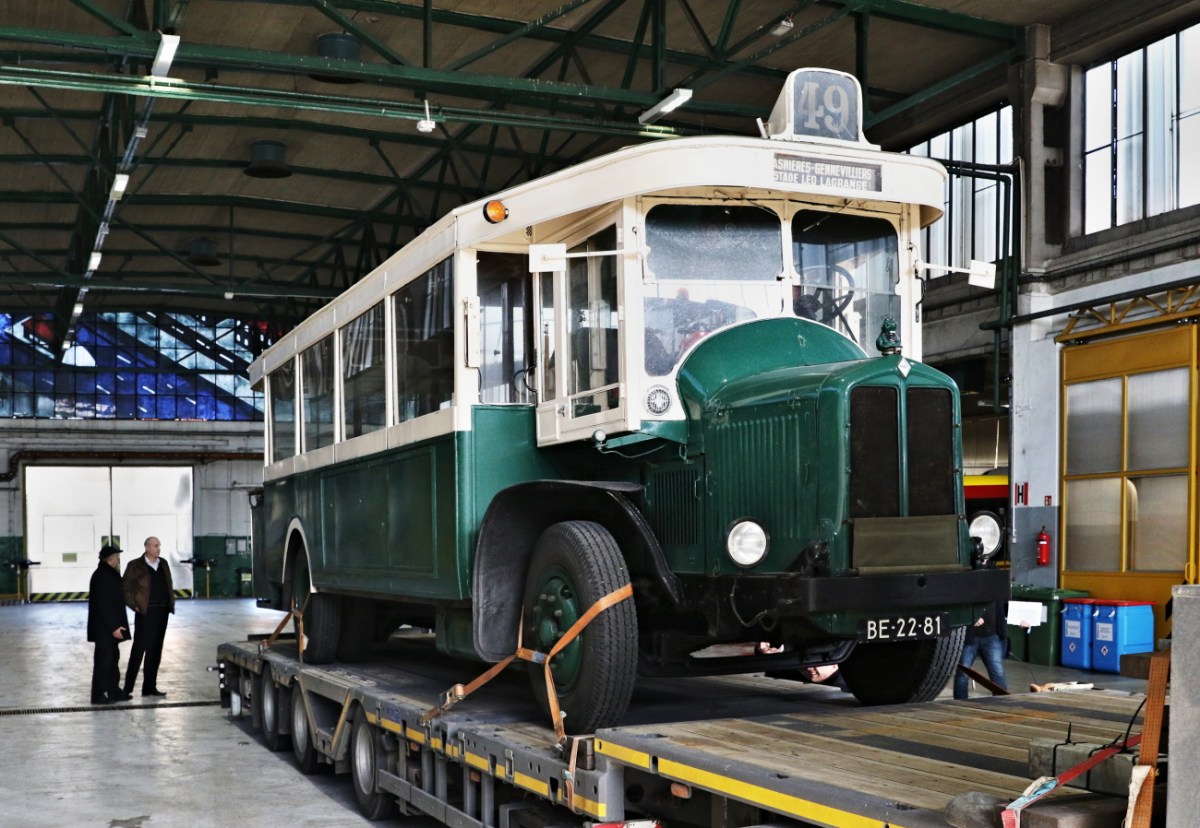 Somua Renault TN6
Dzisiaj taka mała niespodzianka.
Z żabą usadowioną na korku chłodnicy.

Zdjęcie jest własnością MZA. Podobnie jak i sam autobus.
Słowa kluczowe: SomuaRenaultTN6 2259 ZajezdniaWoronicza 2019