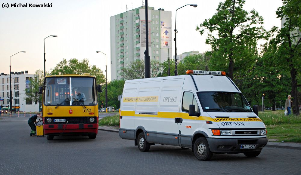 9931
Wozowi 5121 powrót do domu po męczącym popołudniowym dodatku na 709 umożliwił pogot.
Słowa kluczowe: TurboDaily 9931 2011