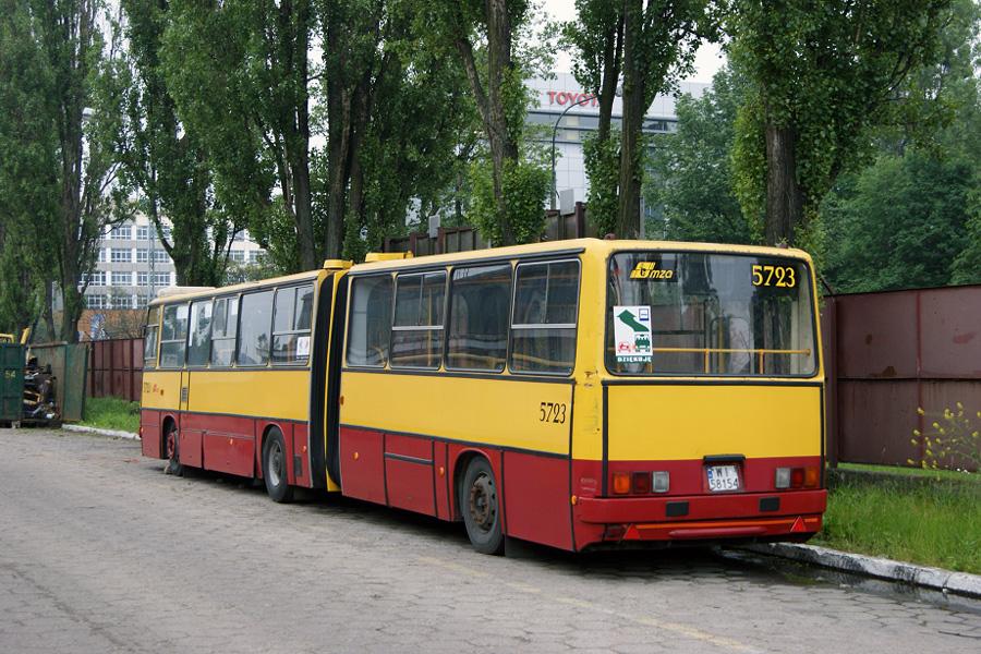 5723
Tego ekologa nie uświadczymy już na stołecznych ulicach. Został wywieziony na złom.
Słowa kluczowe: Ikarus280 5723 R7 zajezdnia kasacja 2012